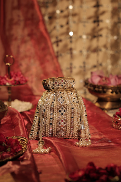 Ainoor Potli