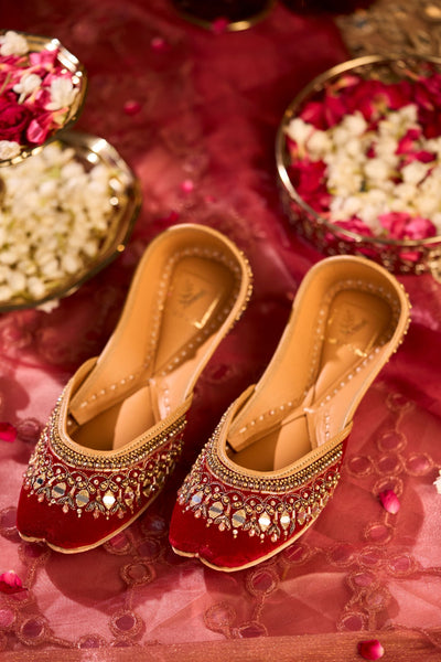 Falak Red Juttis