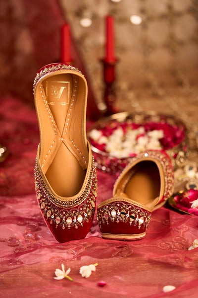 Falak Red Juttis
