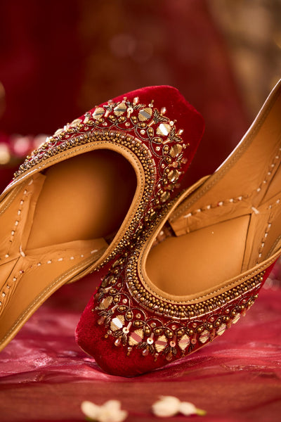 Falak Red Juttis