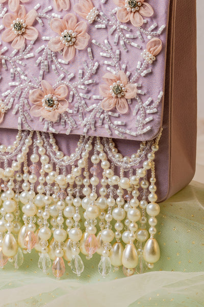 Inaayat Juttis & Handbag Combo