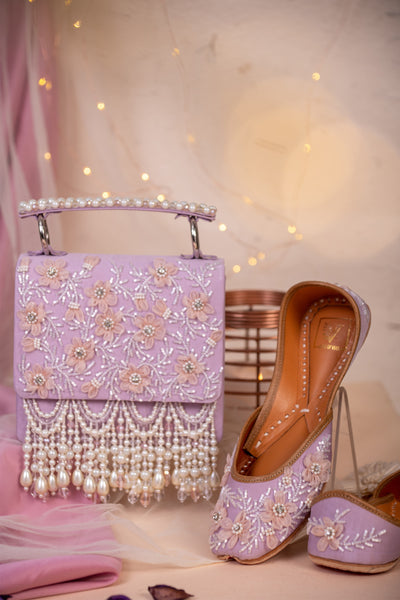 Inaayat Juttis & Handbag Combo