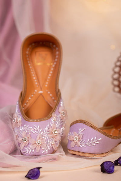 Inaayat Juttis & Handbag Combo