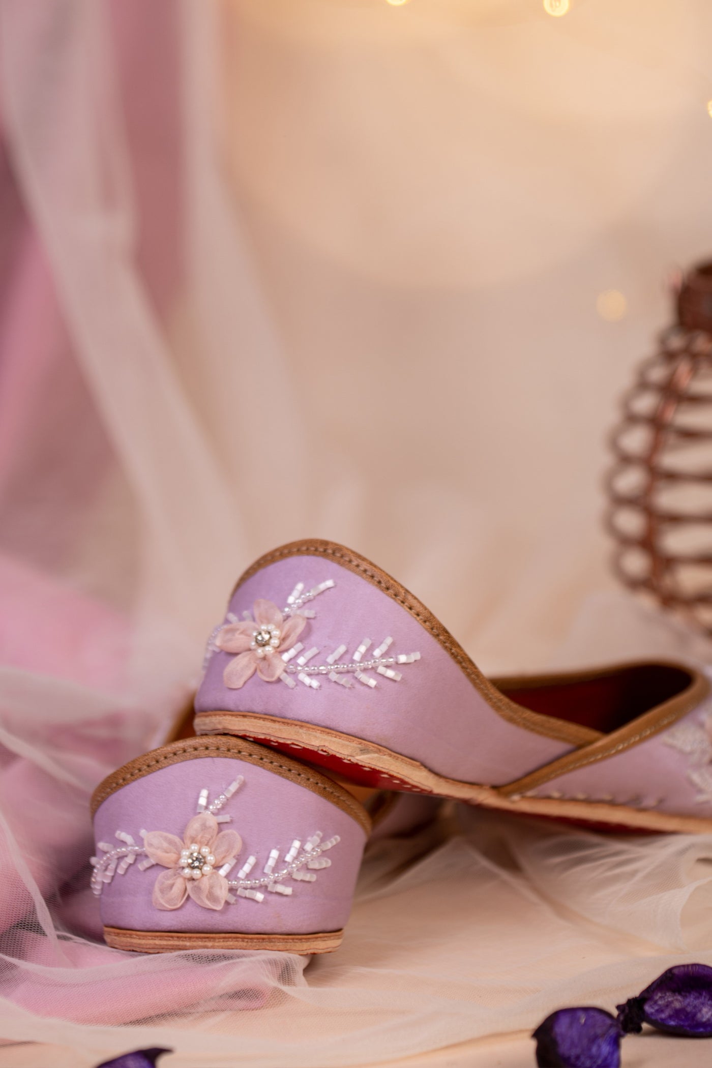 Inaayat Juttis & Handbag Combo