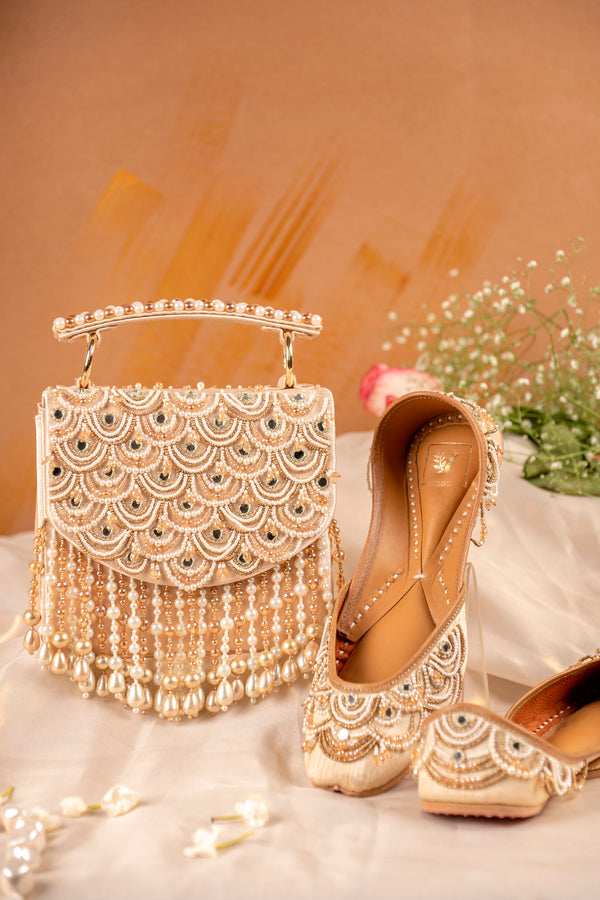 Jashn Juttis & Handbag Combo