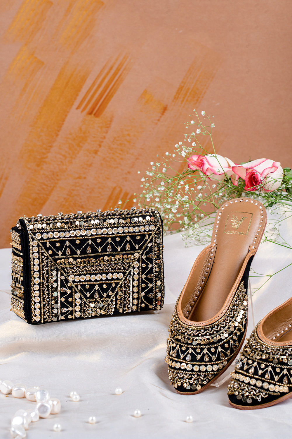 Ruhaaniyat Juttis & Handbag Combo