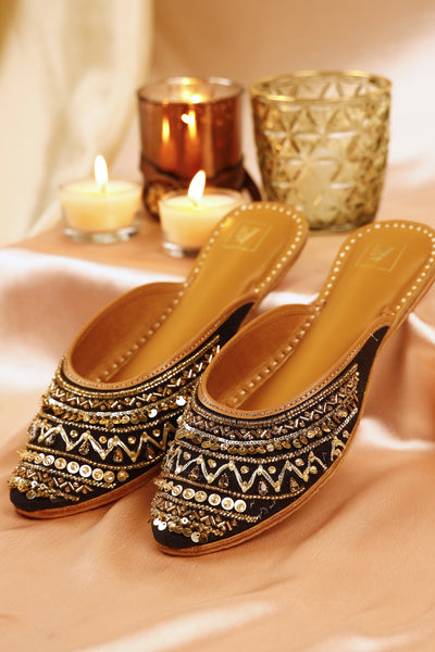 Ruhaaniyat Juttis & Handbag Combo