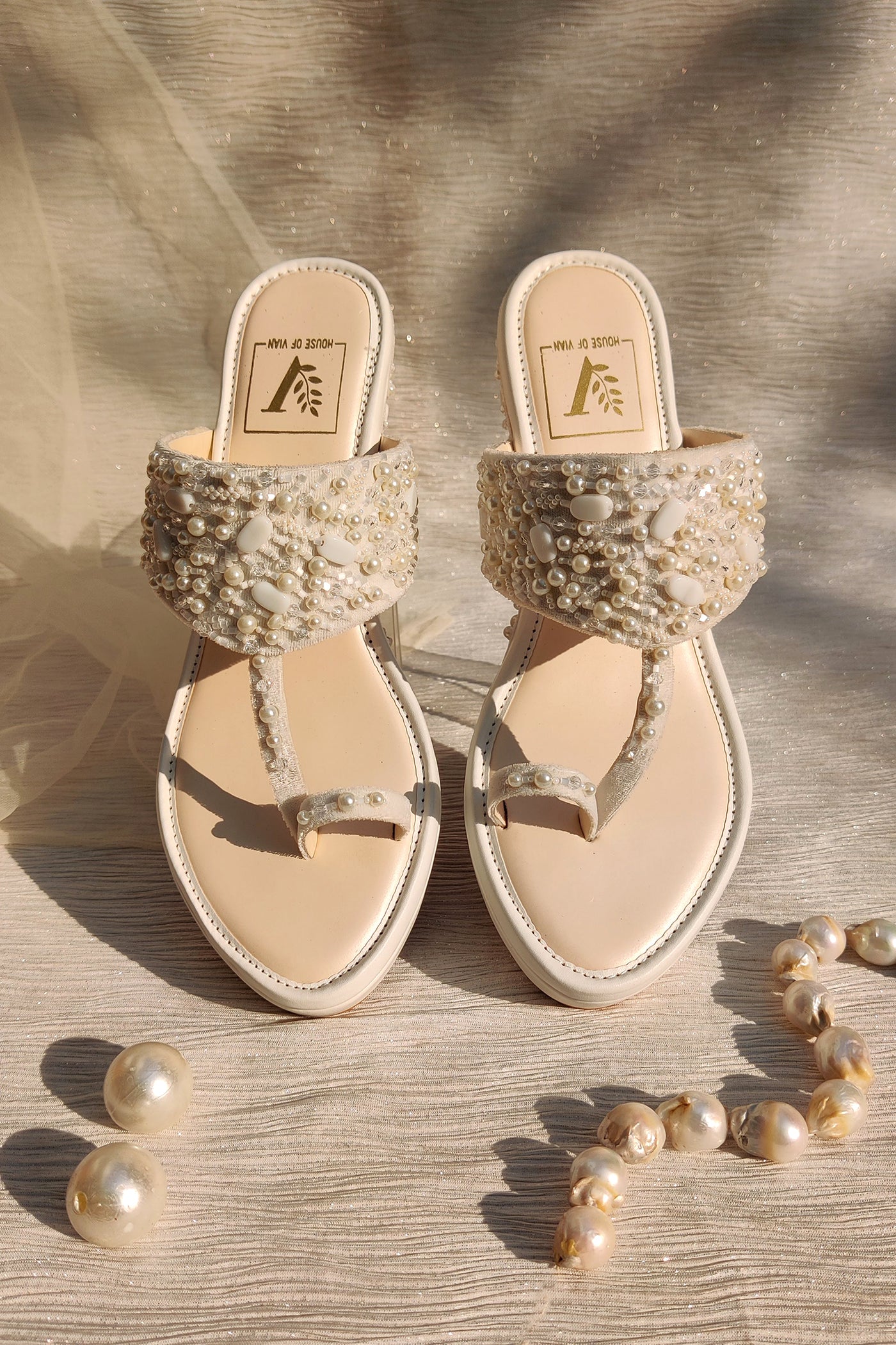 Samara White Wedges