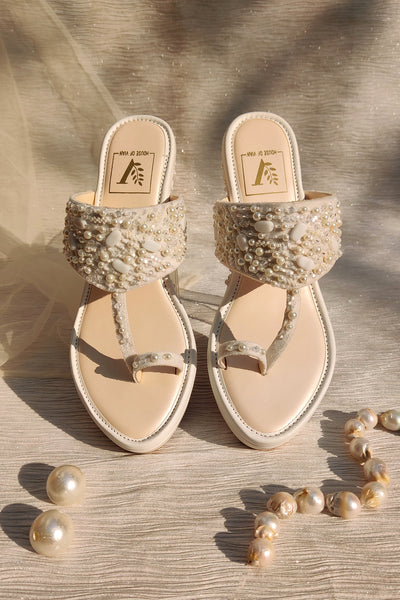 Samara White Wedges