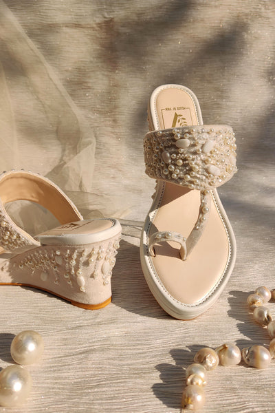 Samara White Wedges