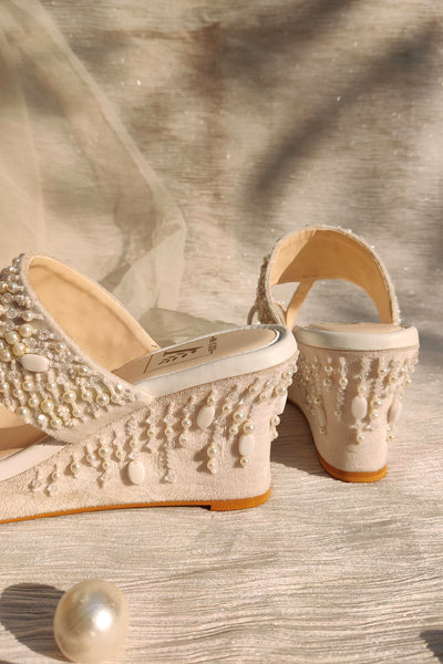 Samara White Wedges