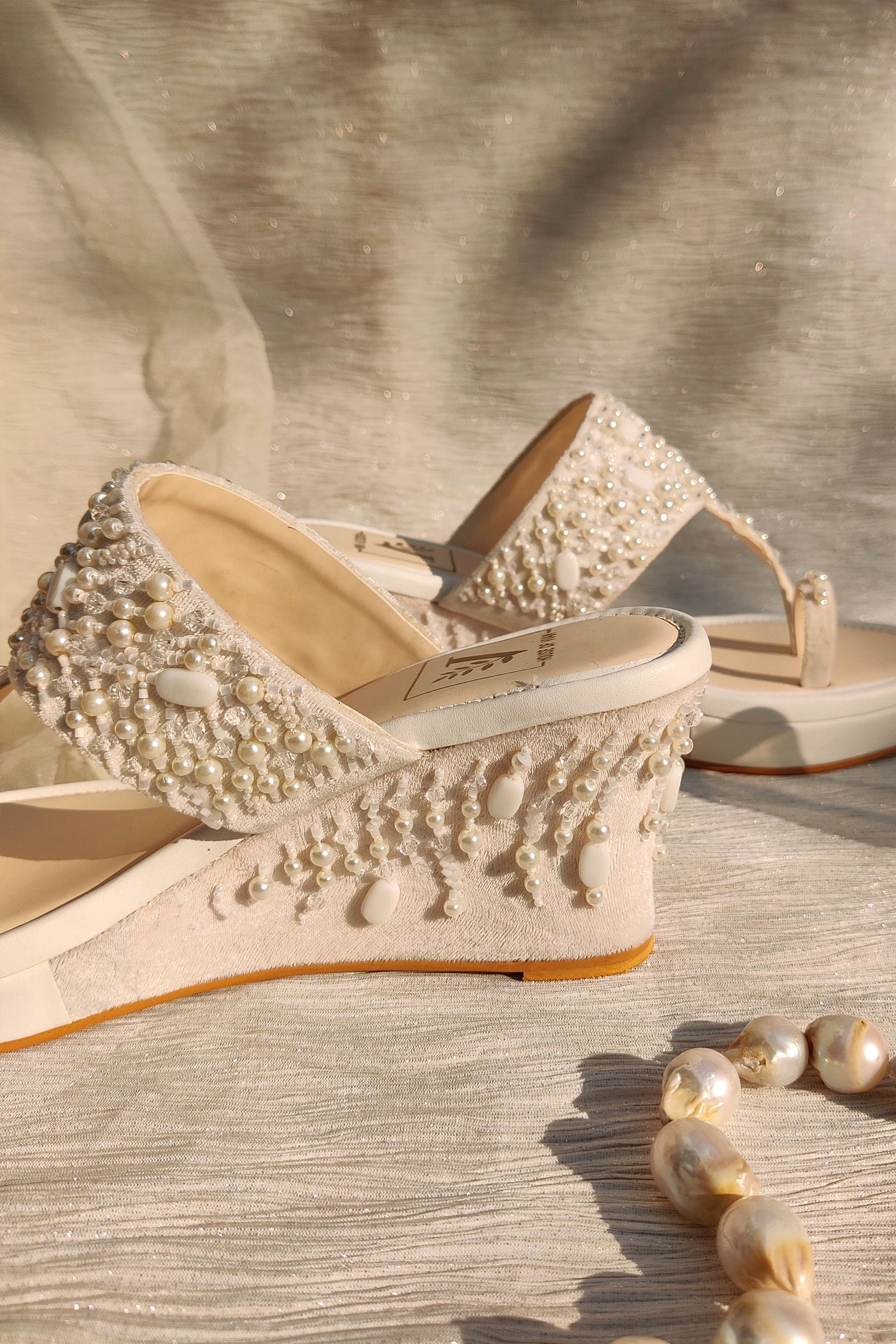 Samara White Wedges