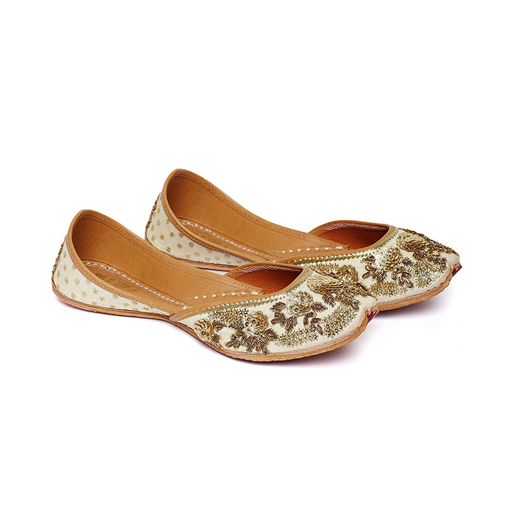 Ivory Blossom Juttis