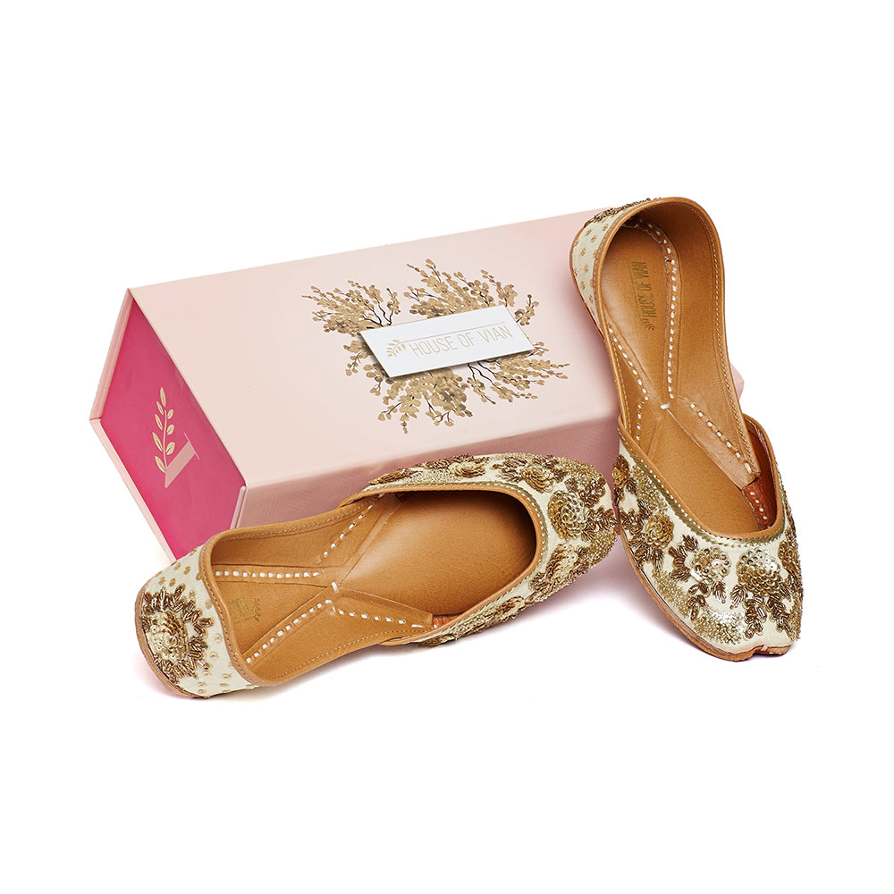 Ivory Blossom Juttis